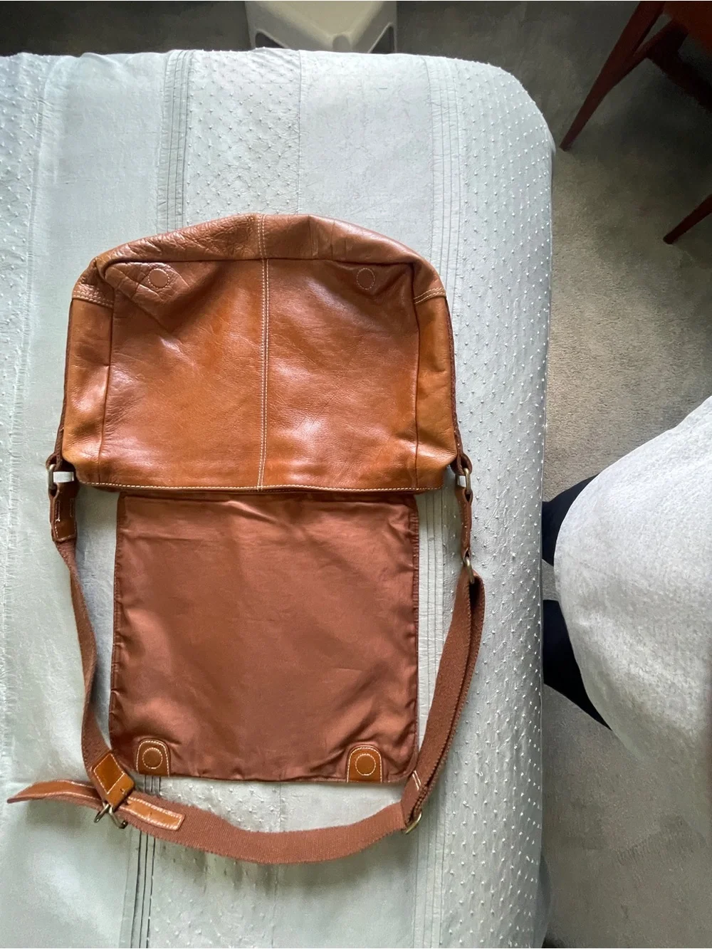 Perry Ellis this messenger
